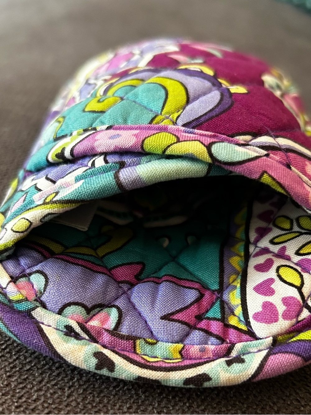 Vera Bradley Quilted Double Eye Case in Retired Heather Pattern - Picture 4 of 13